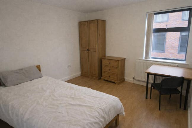 S12 - High-Spec Shared Accommodation – Bills Inc  Main Photo