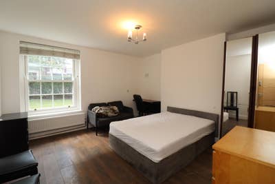 Spacious Rooms Available Now in Kings Cross ! Main Photo