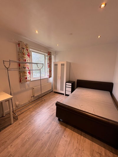 Large Furnished Room in City Centre  Main Photo