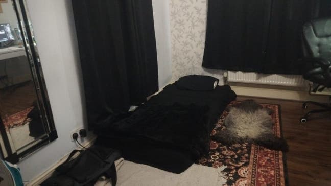 Double room is available for rent in - W3 6NZ  Main Photo