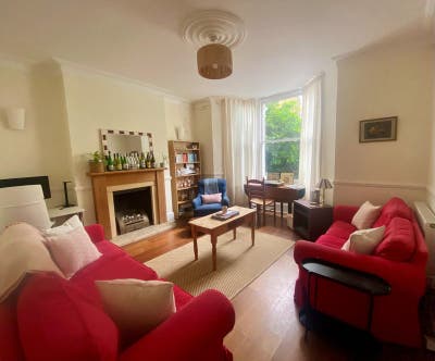 Charming bedroom in Camberwell Main Photo