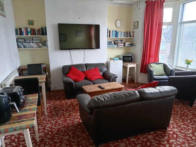 En-suite single bed and sitting room Main Photo