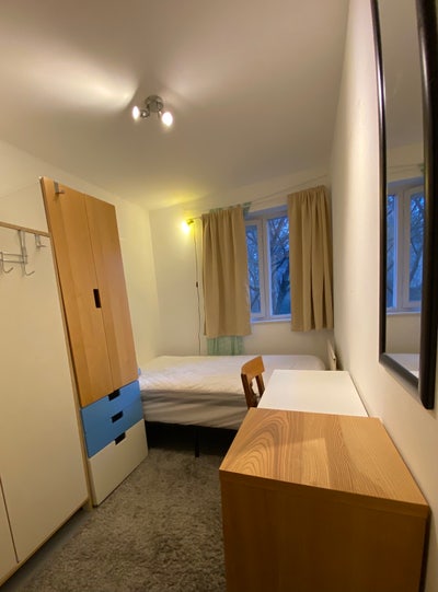 Quiet Double Room in Waterloo – Available Mid May Main Photo