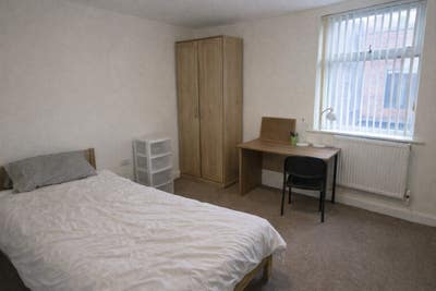 PO4 - High-Spec Shared Accommodation – Bills Inc  Main Photo