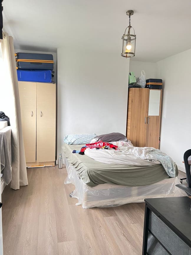 Beautiful Ensuite room in east acton Main Photo