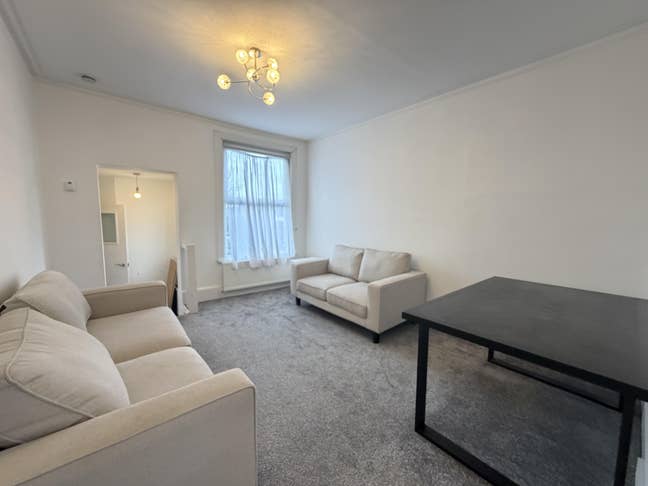 2 Bed Flat, Sydenham Road, CR0 Main Photo