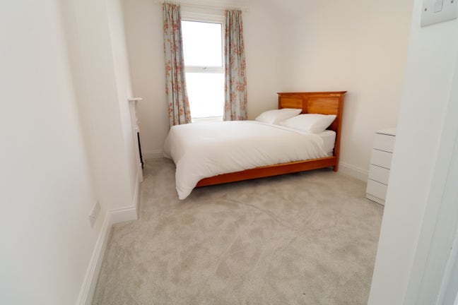 Live 15Min to Central London – 2 Modern Rooms Main Photo