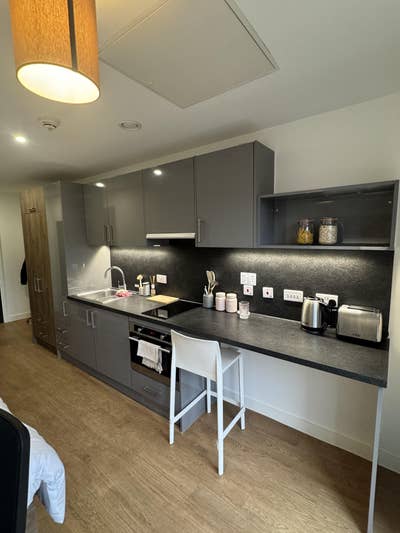 The OakStudio Bronze Tenancy Takeover needed ASAP! Main Photo