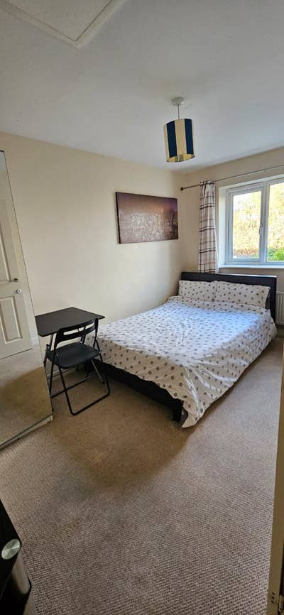 Peaceful Double Room to Let Available Now Main Photo