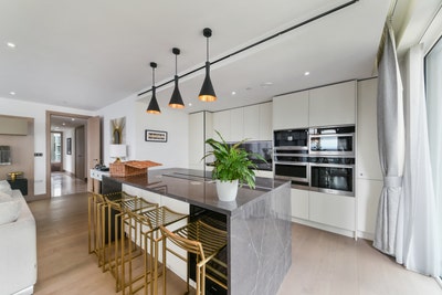 Stunning 3 bed - city views - St Katherines Dock Main Photo