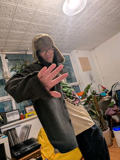 3 person looking to rent a whole property Main Photo