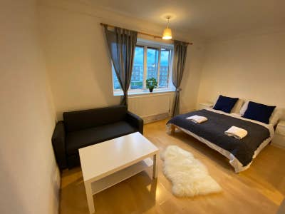 🥑Double room in Commercial Road- Zone 1🥑 Main Photo