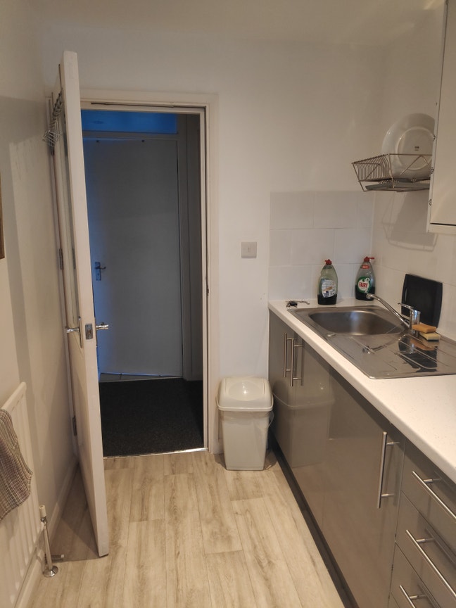 Nice double room, newly painted  Main Photo