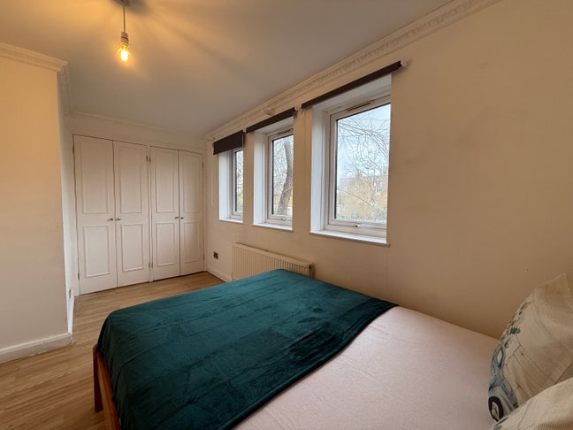 Room available in Fulham  Main Photo