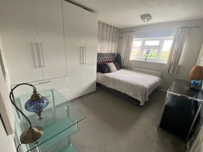 Large double bright room Main Photo