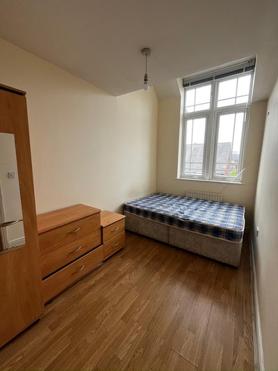 En-suite room available  Main Photo