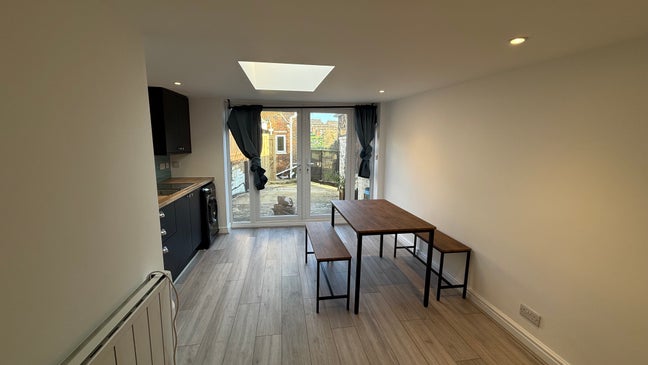 Granny annex, private, bus & shops nearby Main Photo