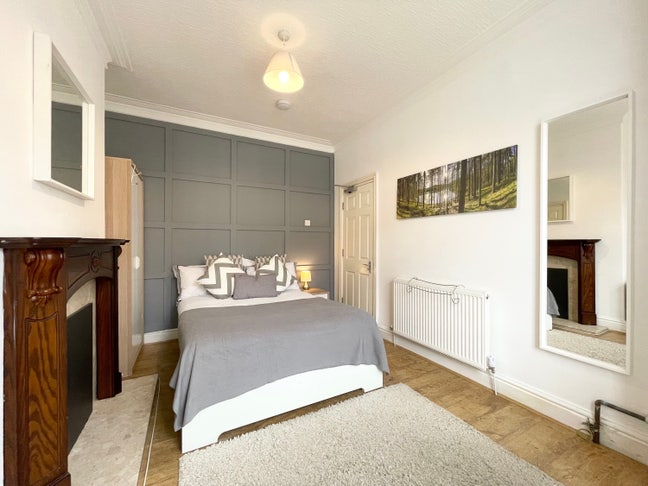  Double Bedroom• Home Office •Near Media City   Main Photo