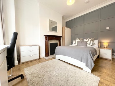 Double Bedroom • Home Office • Near Media City   Main Photo