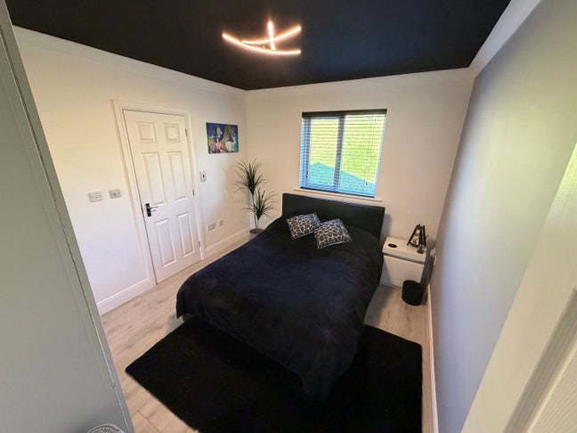 Luxury en suite bedroom all bills included  Main Photo