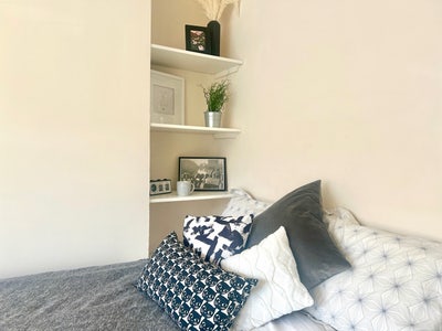 If You Expect the Best, Move with Snug 💛🏡

 Main Photo