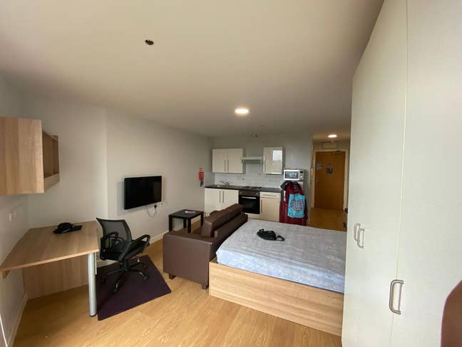 Studio Flat available for tenancy takeover Main Photo