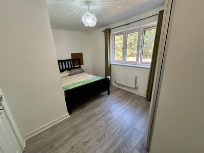 Double Bedroom (en-suite) near Aldi, Bus & C2C Main Photo