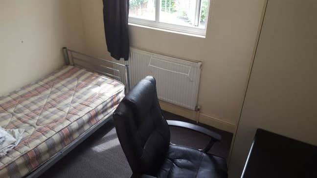 1 double and 1 Single room is available in E10 6NA Main Photo