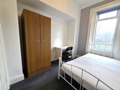 Bright Rooms Available Now - Superb Location Main Photo