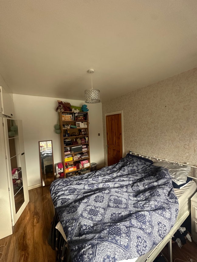 Spacious Room in South Wimbledon Main Photo