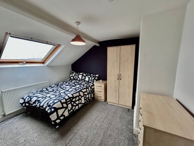 Spacious Loft Room with Private Bathroom  Main Photo