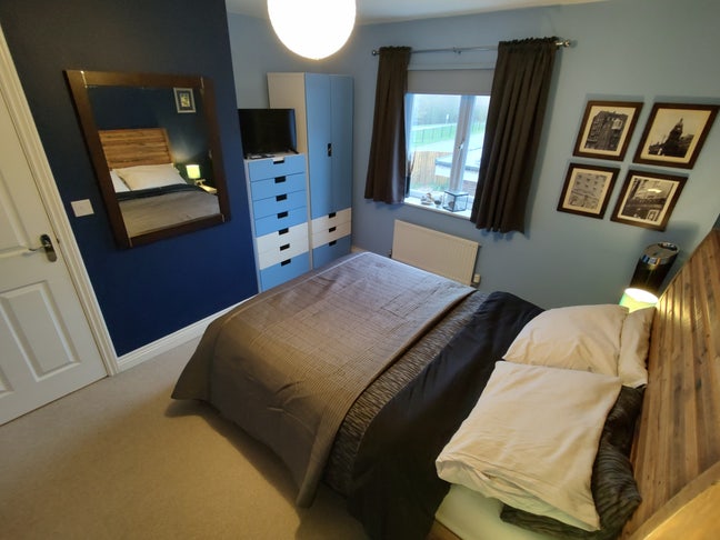 Mon-Fri Double Room in Modern Family House Main Photo