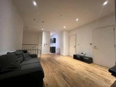 2 Double Rooms in Spacious 4-Bed Flat – Haggerston Main Photo