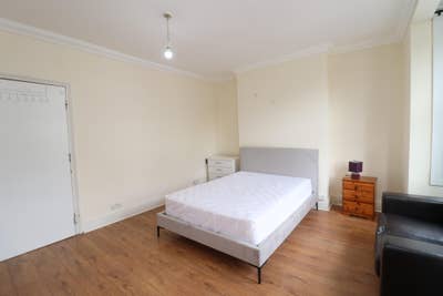 Probably the Best Offer in Canary Wharf! Call Now  Main Photo