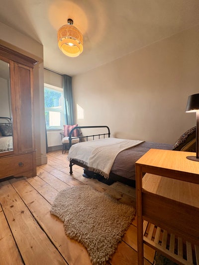 Cosy 2-bed home share Main Photo