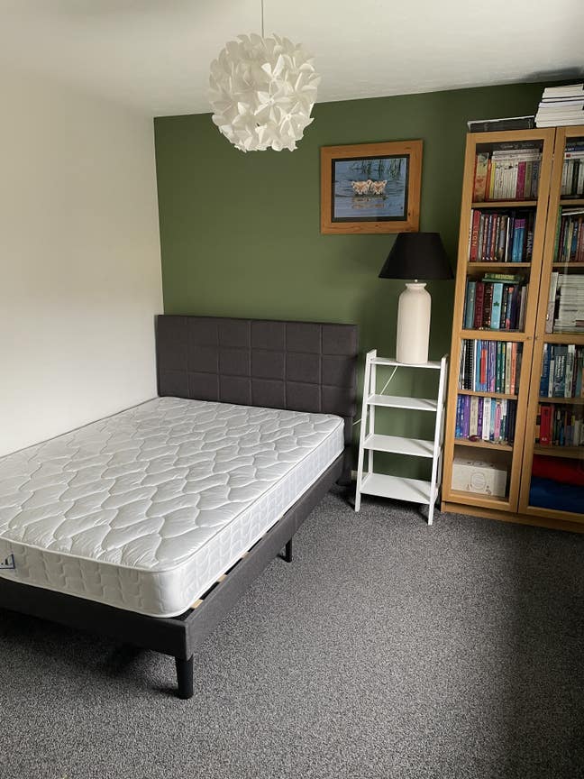 Double room part-furnished Main Photo