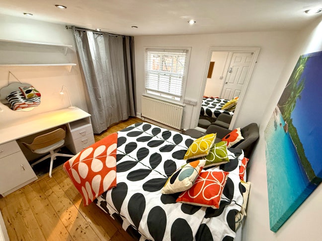 Cheap Rm, Grt Loc, Well Man, Happy Hse, Parking ❤️ Main Photo