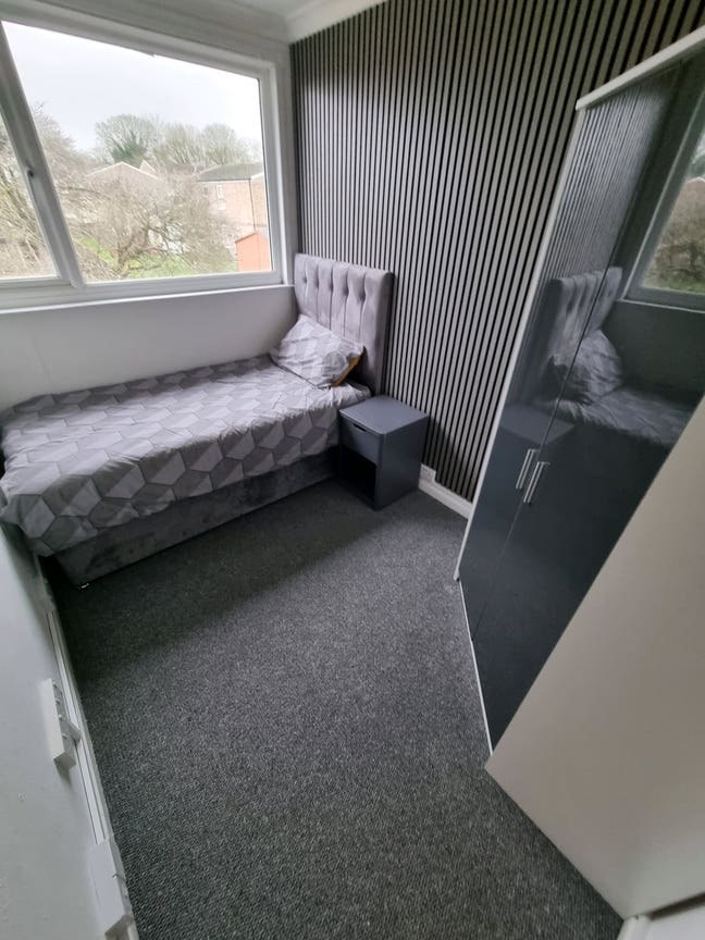 Last room - Professional House share Main Photo