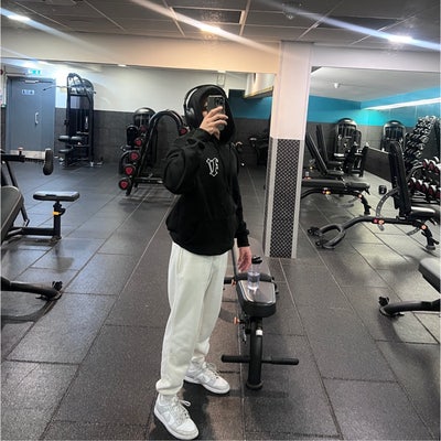 Looking for a room or buddy up! Main Photo