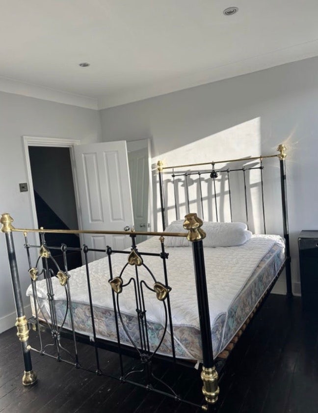 Room in friendly house share  Main Photo