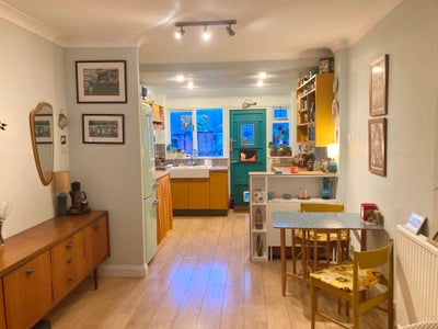 Spacious double room for medical professional. Main Photo