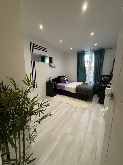 Double Room - Islington Area Main Photo