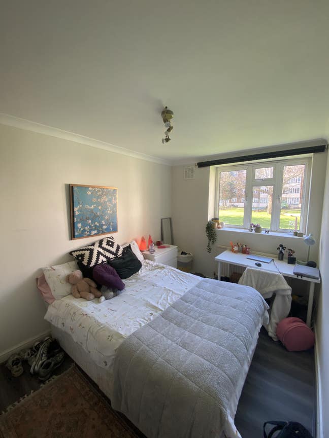 Bright, spacious double room in Clapham South Main Photo