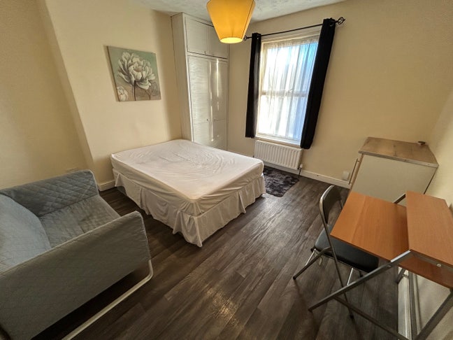 Modern Double Room (45Ihst) Main Photo