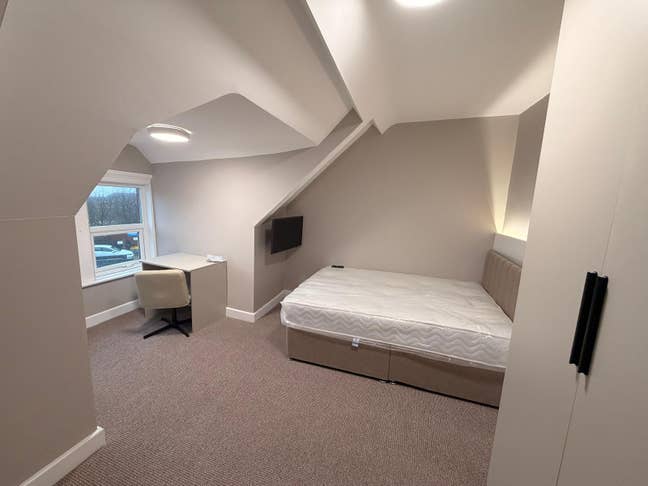 Ensuite Room to Rent for Professionals BILLS INC Main Photo