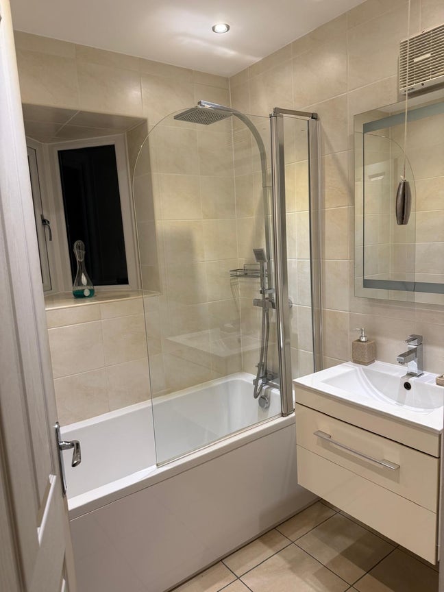 Furnished and cosy double room to let  Main Photo