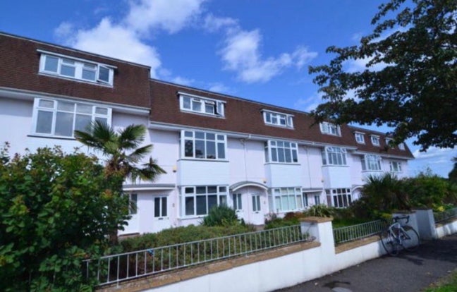 Queenspark Double room for rent  Main Photo