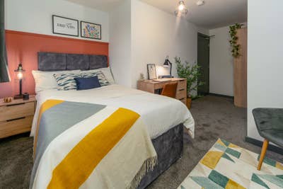 Modern Ensuite's | Bolton | Al Bills Included! Main Photo