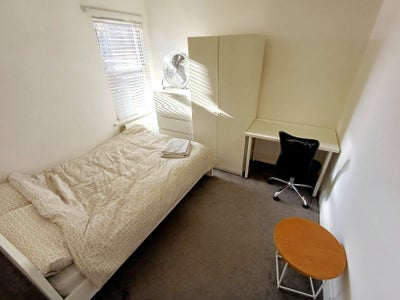 All bills included large rooms, 4 rooms available Main Photo