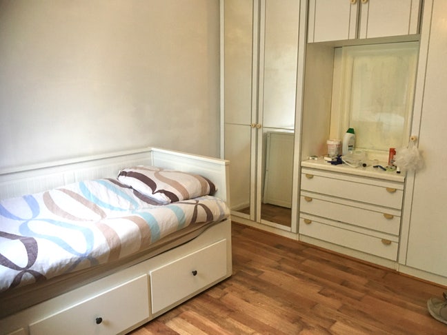 Bedsit in share house from late Feb,bills included Main Photo